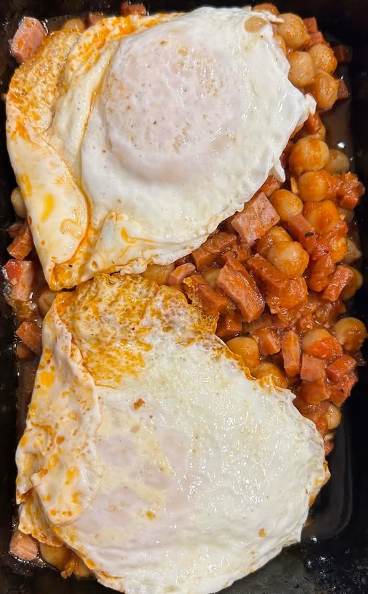 Huevos en cuero con garbanzo 2x1